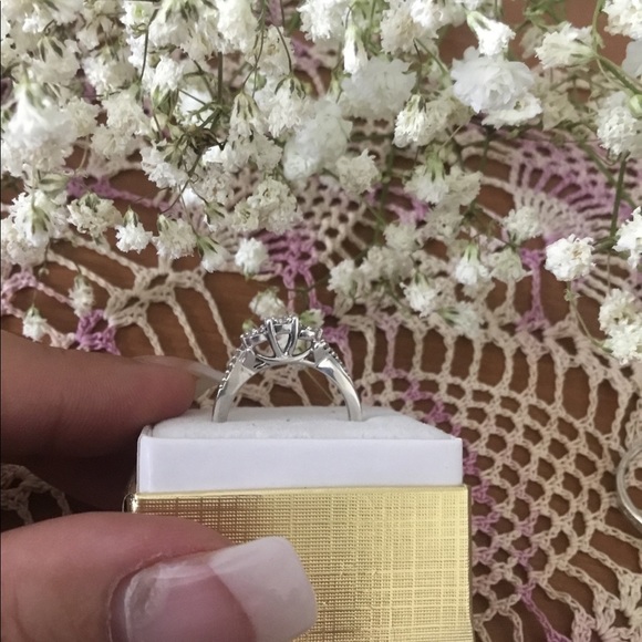 Beautiful Sterling Silver & Diamond Ring💍💎💍 - Picture 3 of 4